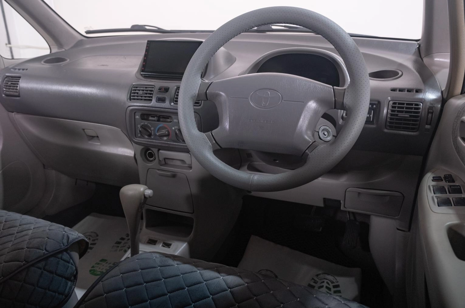 Toyota Corolla Spacio 8 из 19