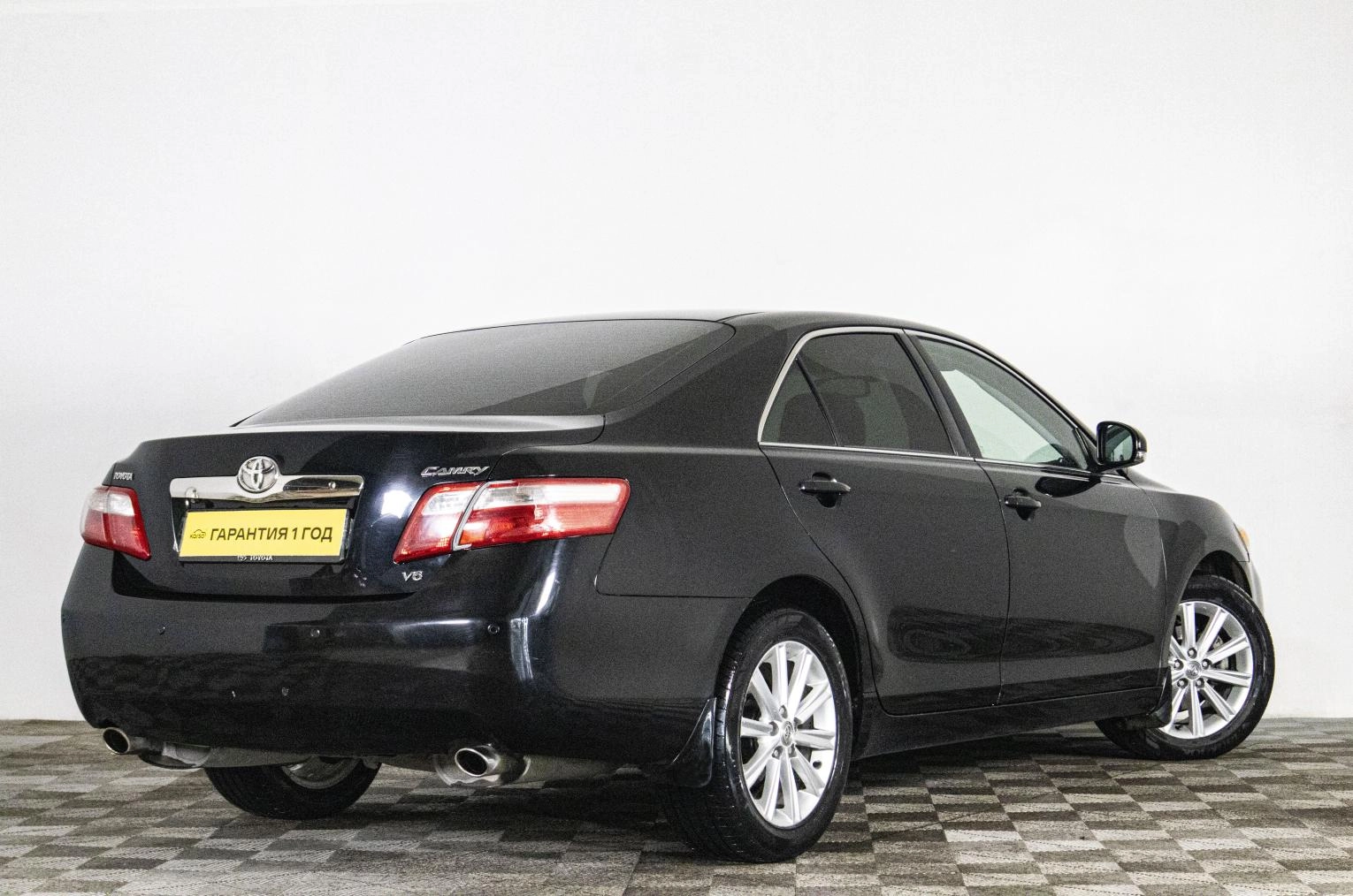 Toyota Camry 4 из 19