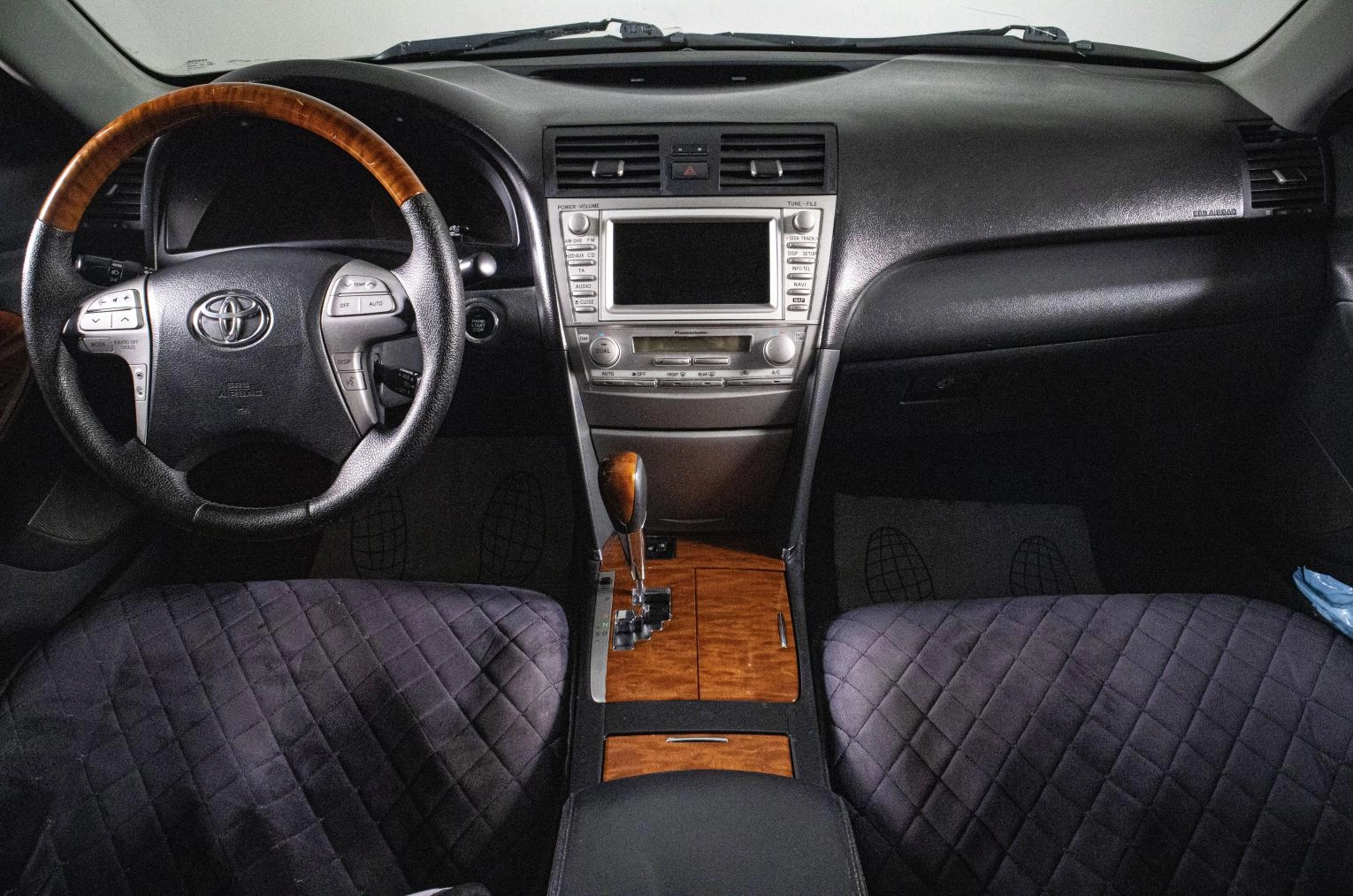 Toyota Camry 15 из 19