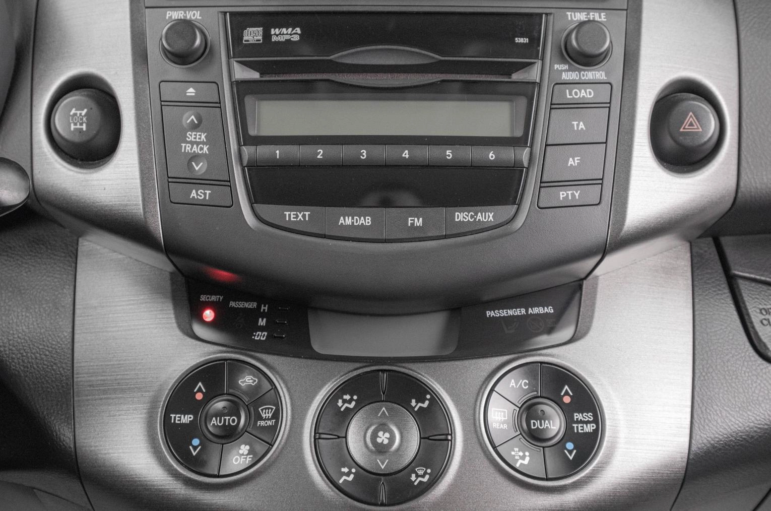 Toyota RAV4 13 из 19