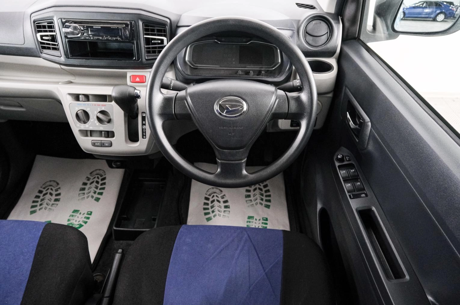 Daihatsu Mira e:S 14 из 22