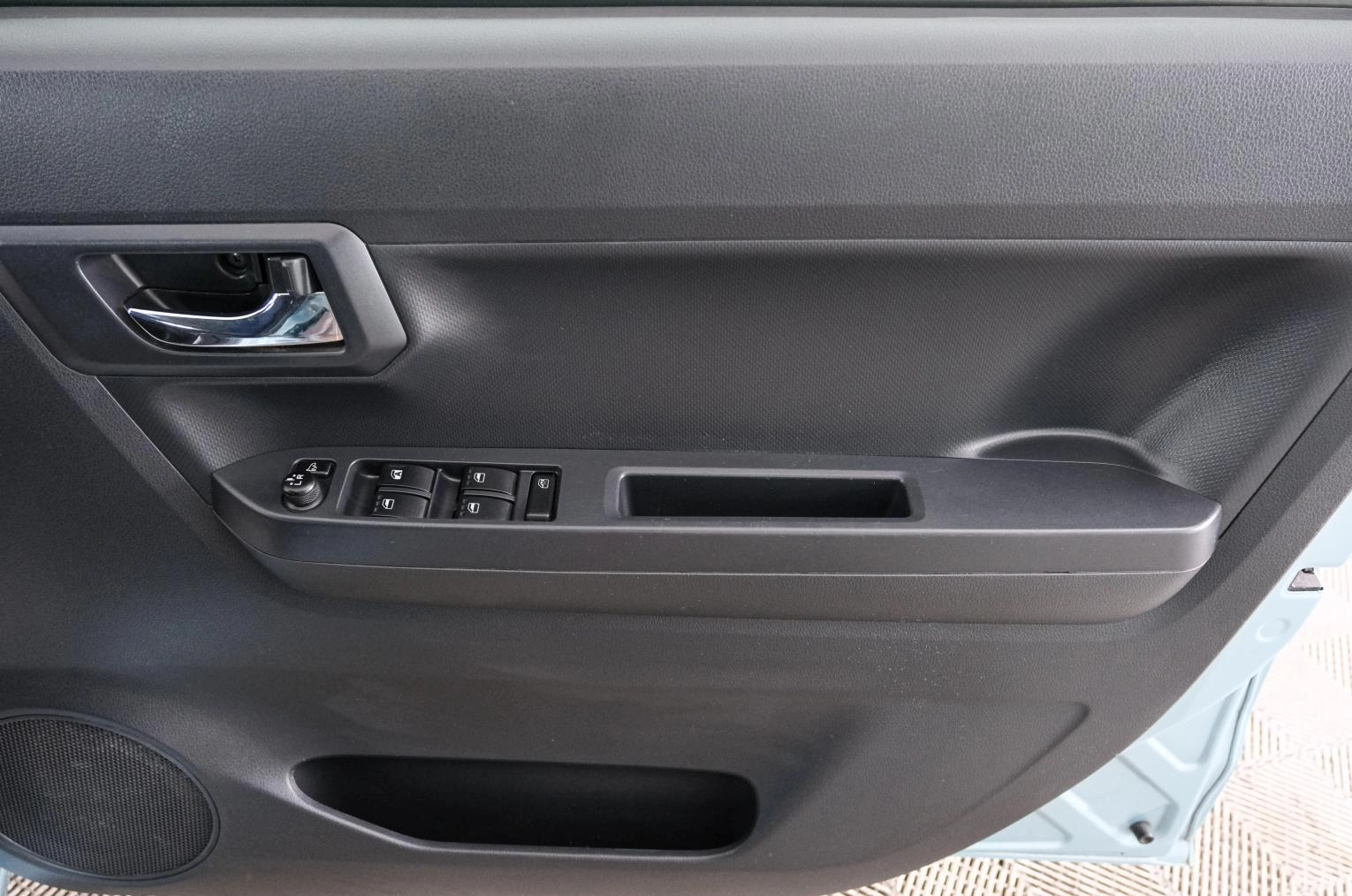 Daihatsu Mira e:S 19 из 22