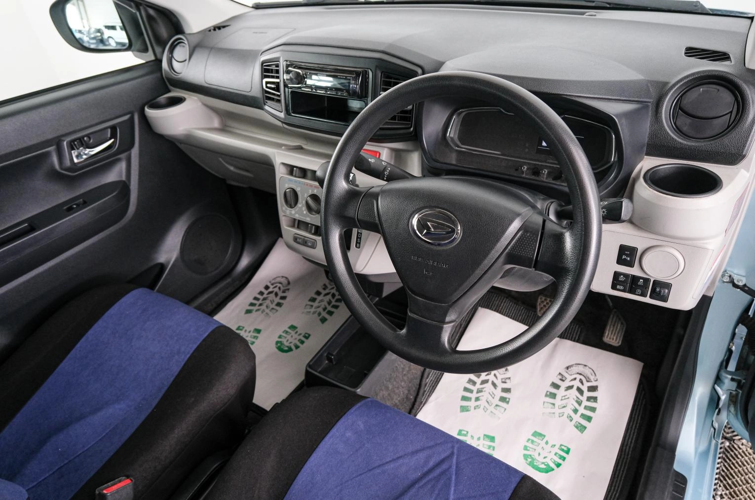 Daihatsu Mira e:S 8 из 22