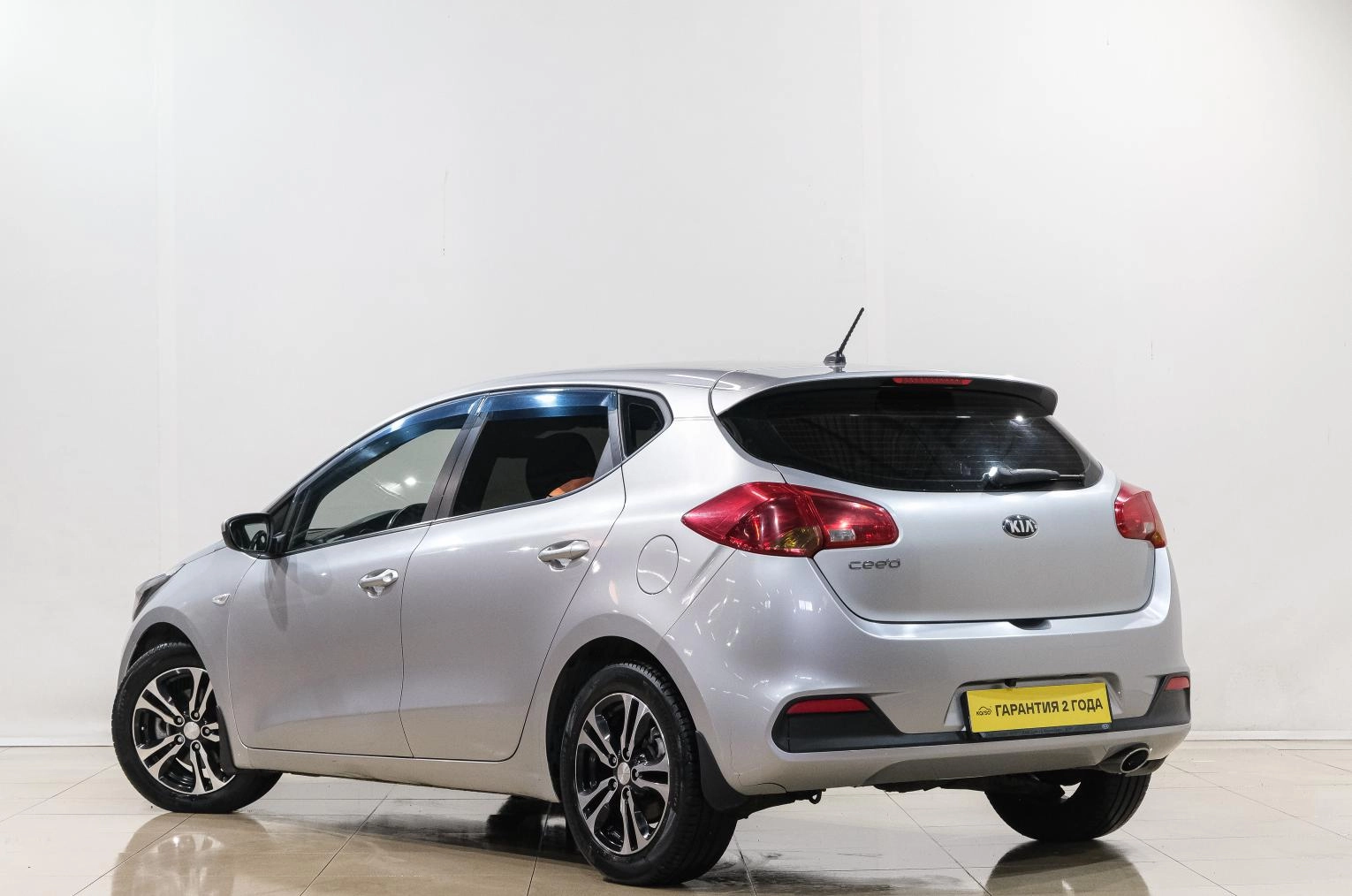 KIA cee'd 4 из 23