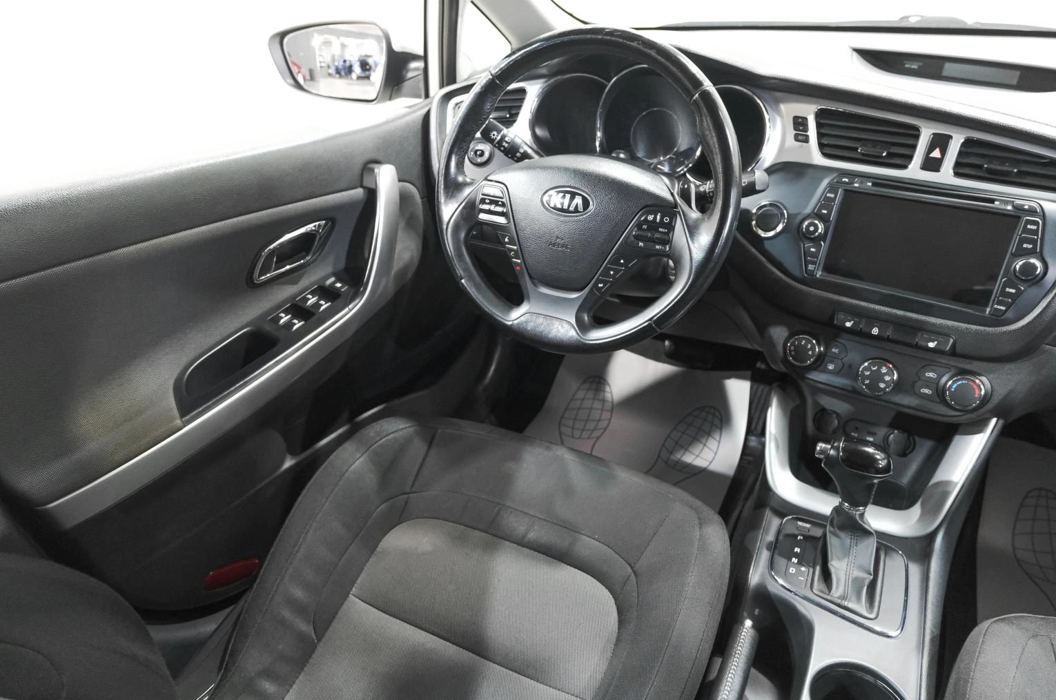 KIA cee'd 9 из 23