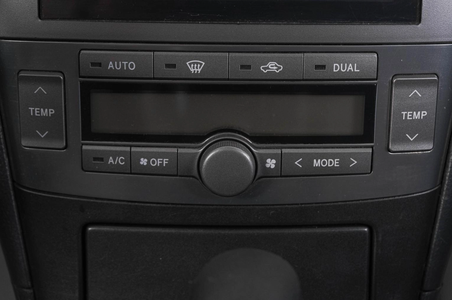 Toyota Avensis 19 из 25