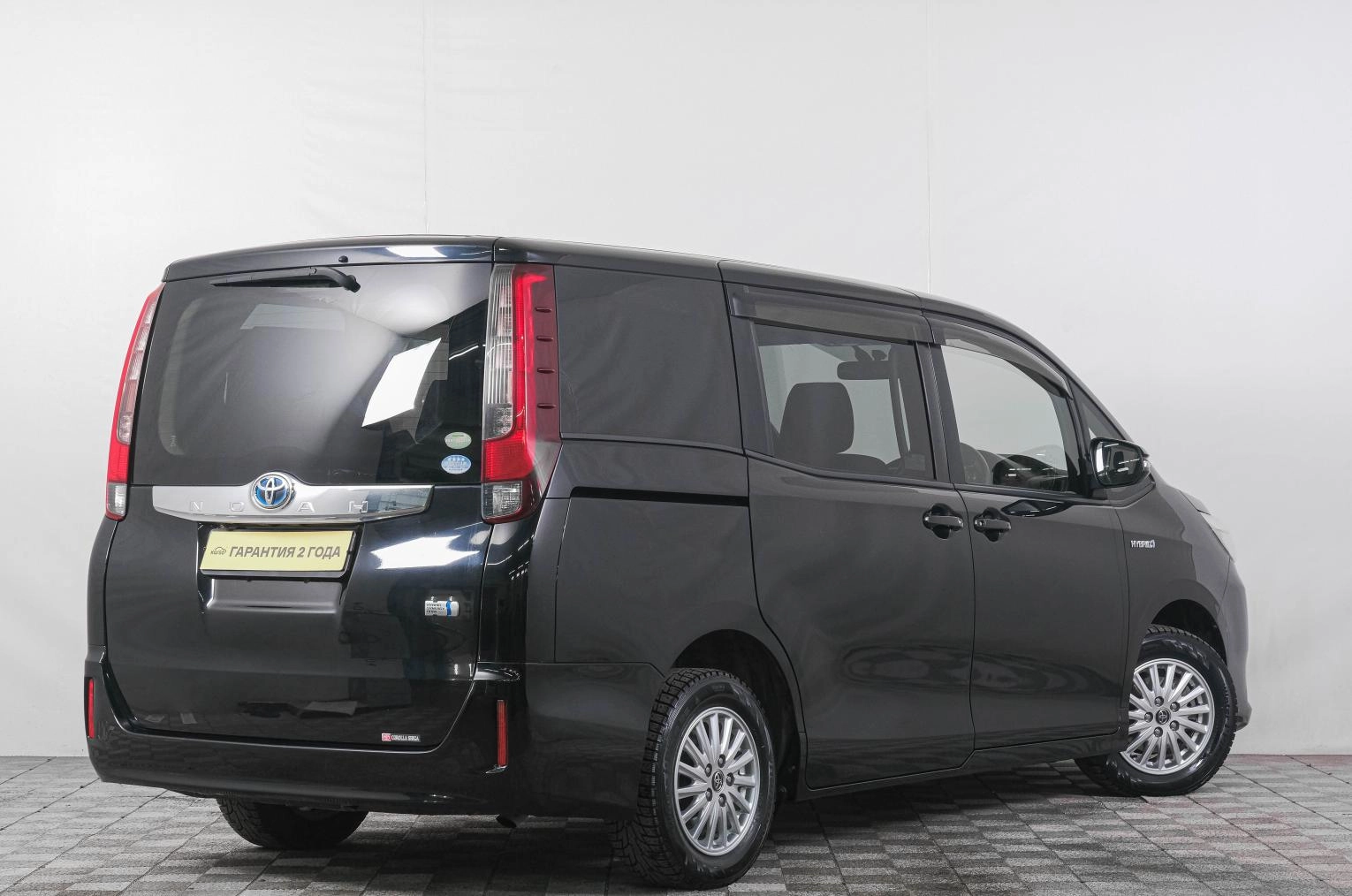 Toyota Noah 6 из 21