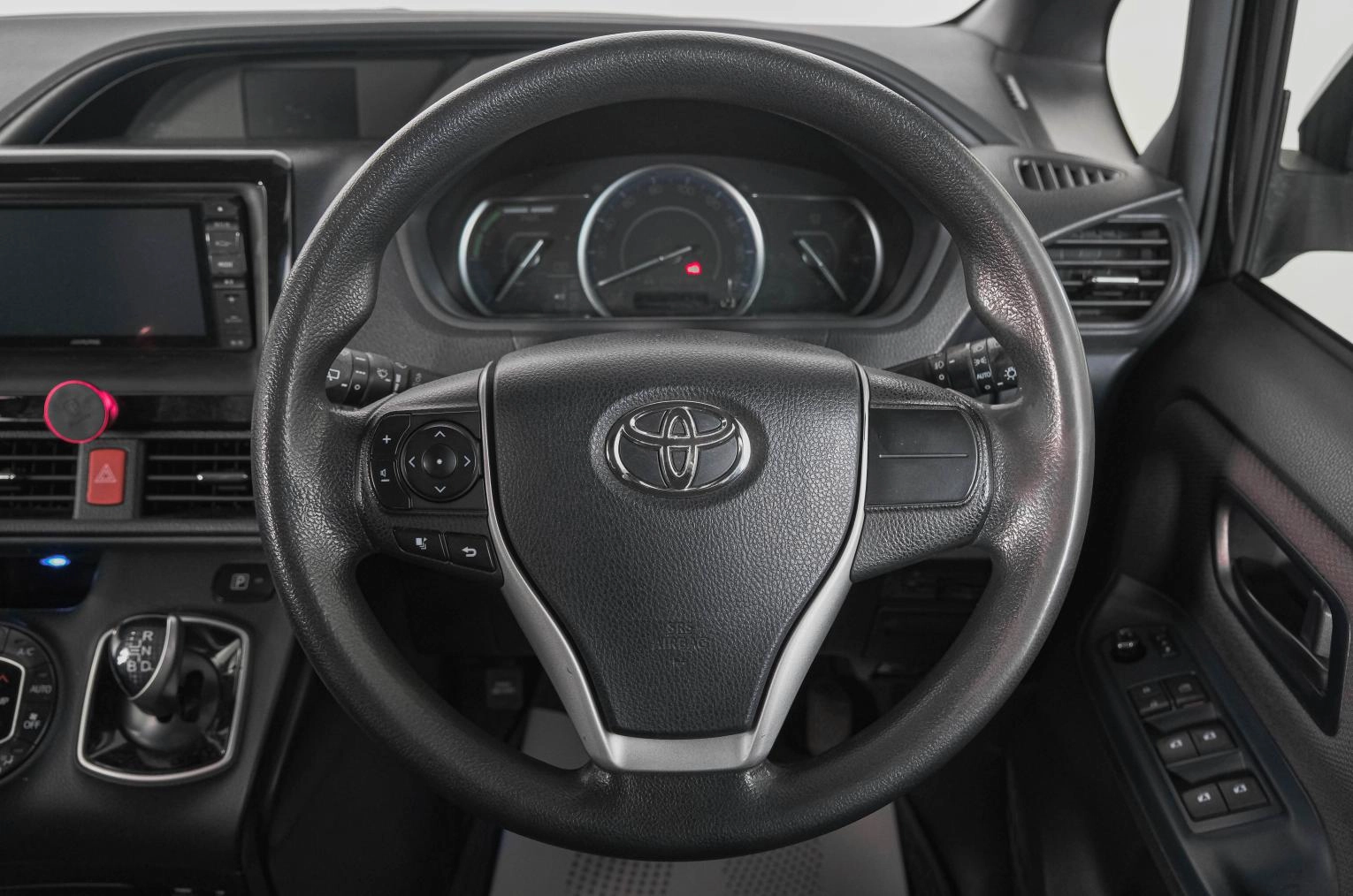 Toyota Noah 16 из 21