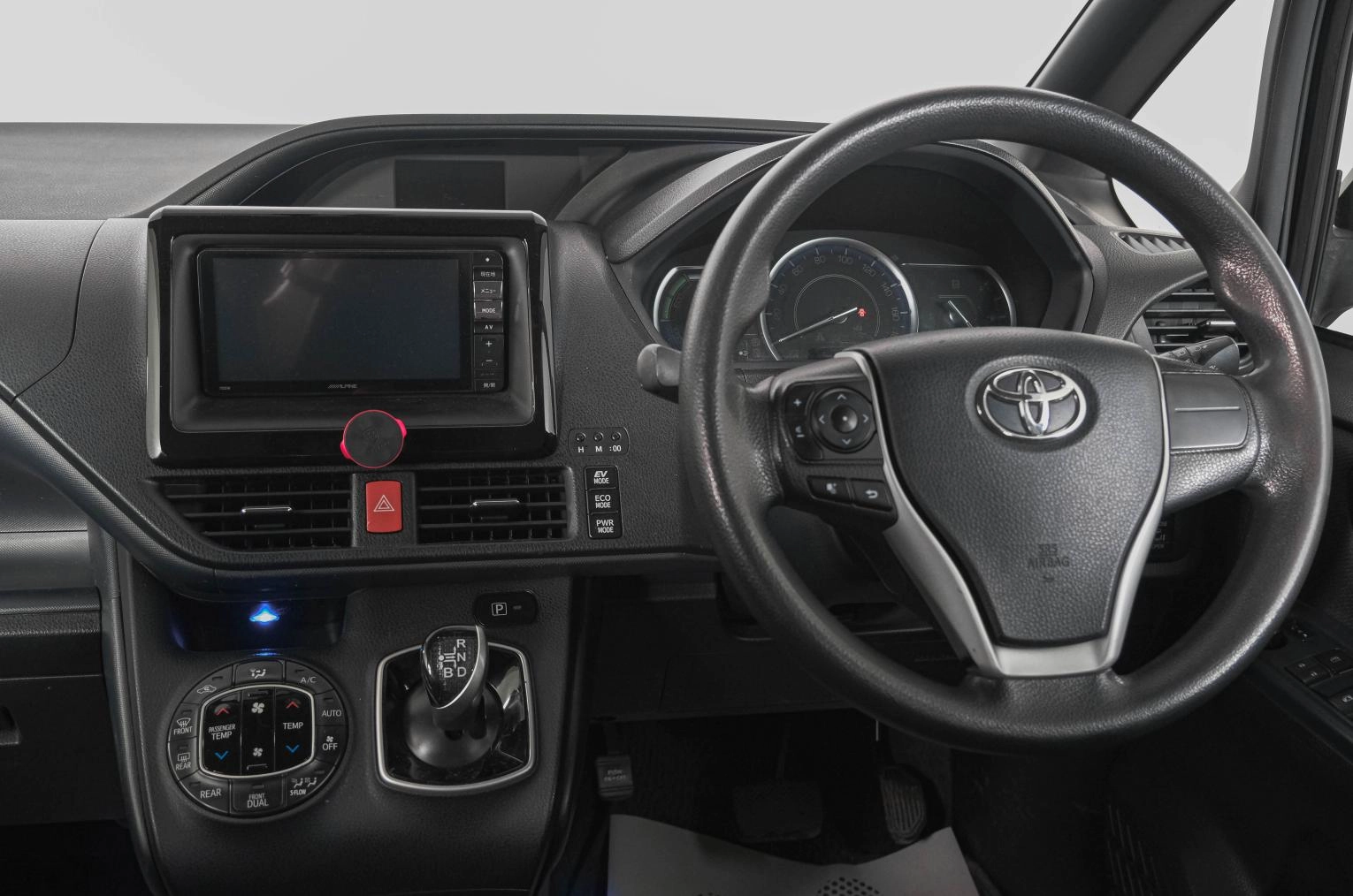 Toyota Noah 14 из 21