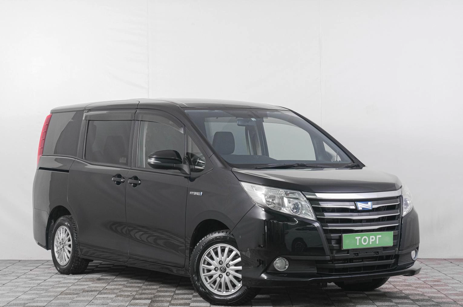 Toyota Noah 1 из 21