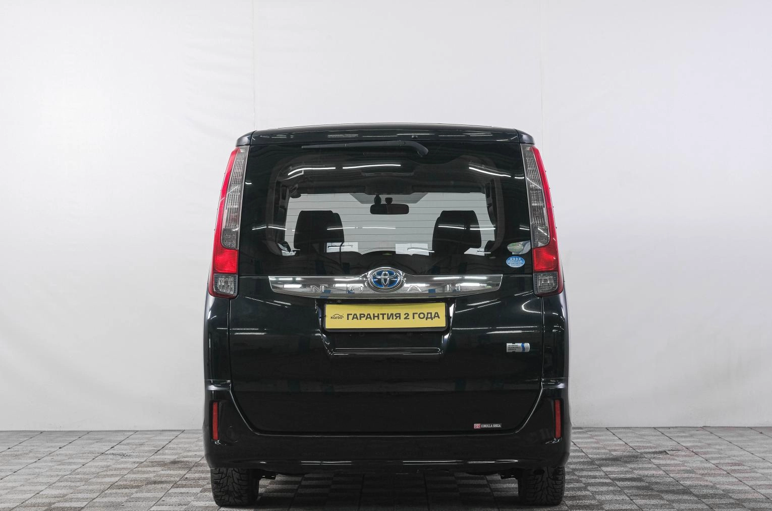 Toyota Noah 5 из 21