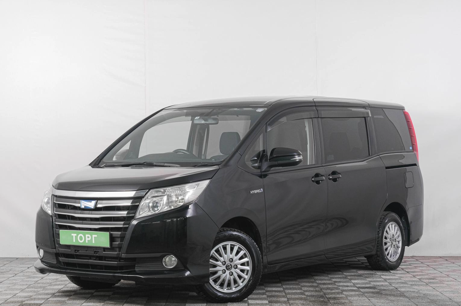 Toyota Noah 3 из 21