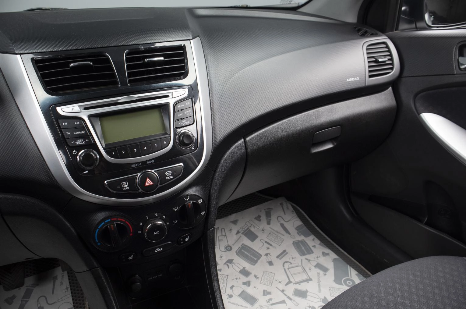 Hyundai Solaris 12 из 19