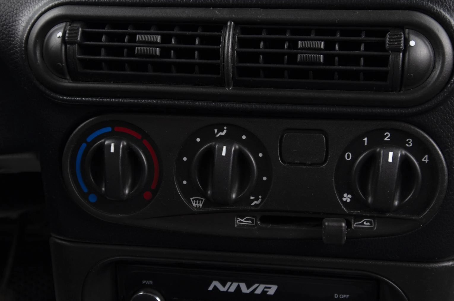 Chevrolet Niva 12 из 17