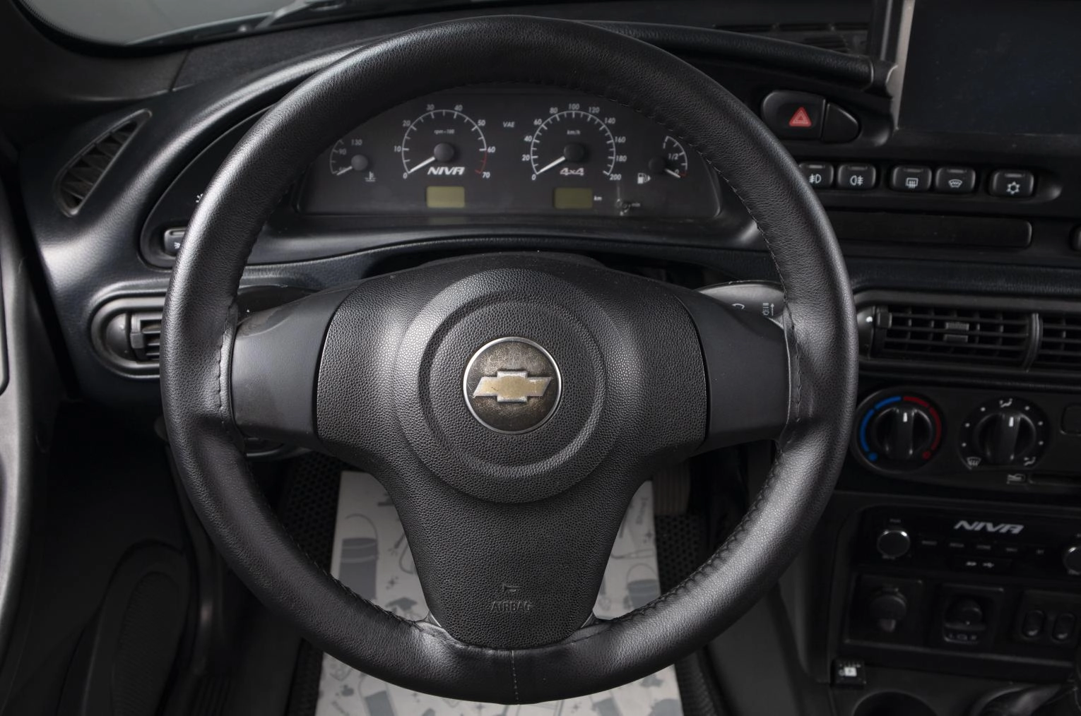 Chevrolet Niva 9 из 17