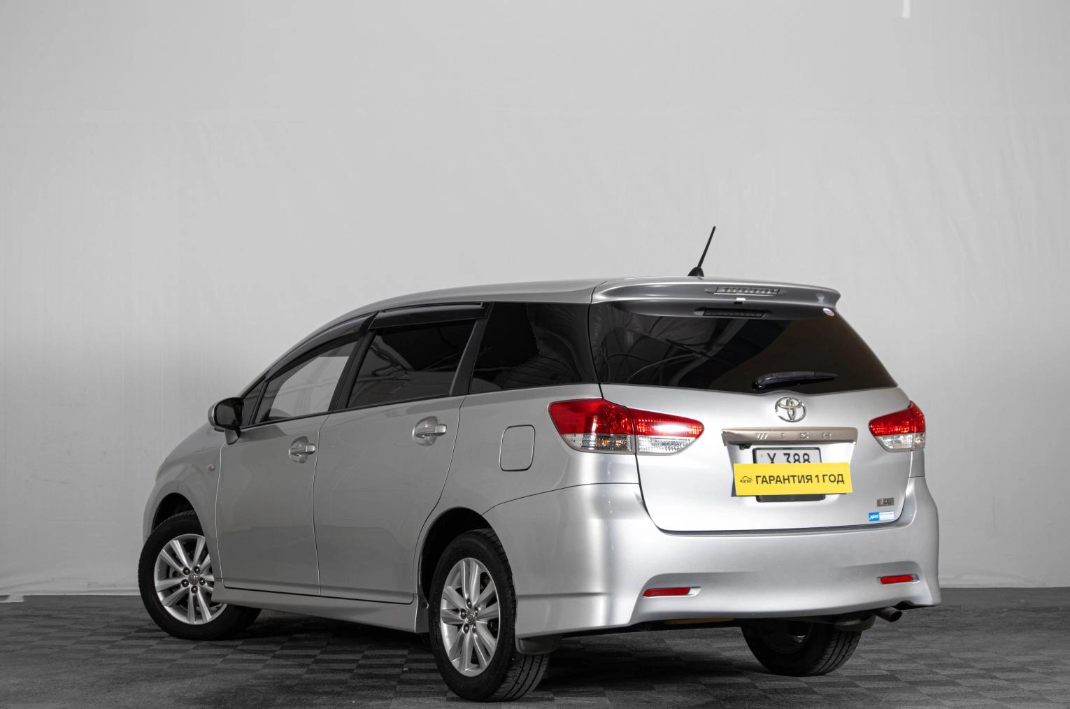 Toyota Wish 6 из 18