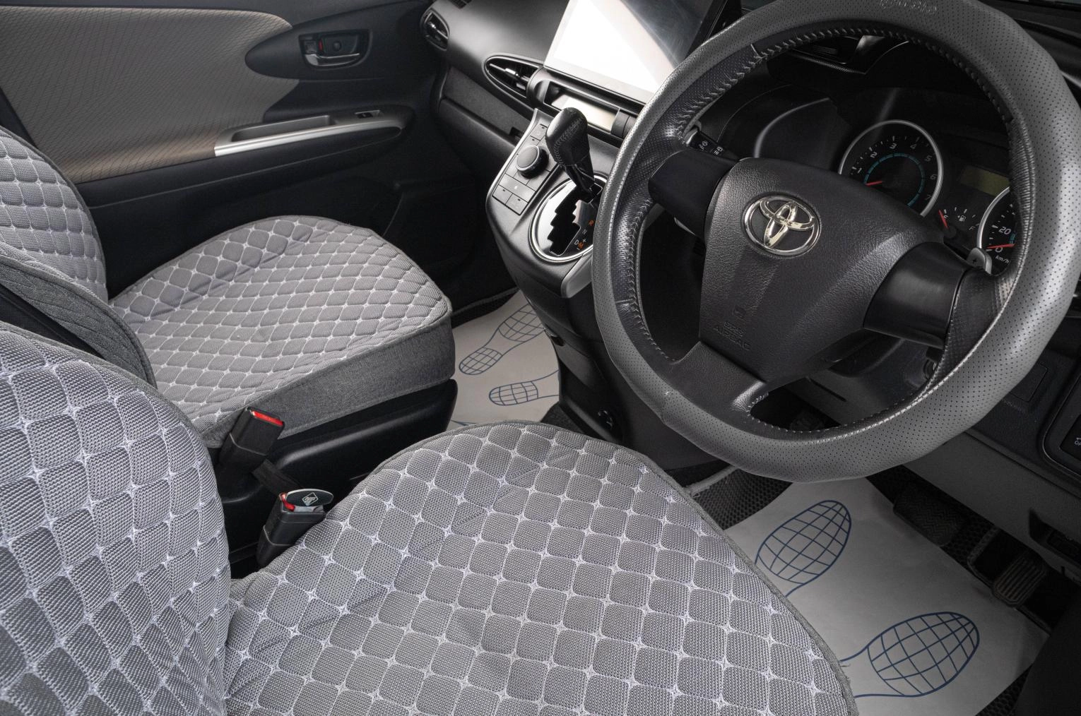 Toyota Wish 8 из 18