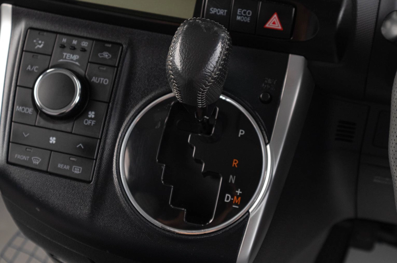 Toyota Wish 13 из 18