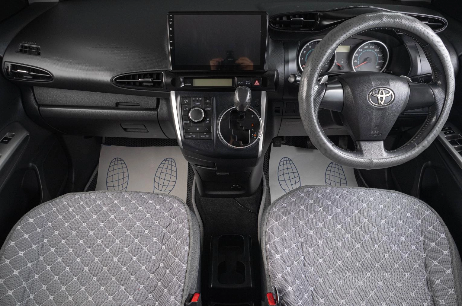 Toyota Wish 7 из 18