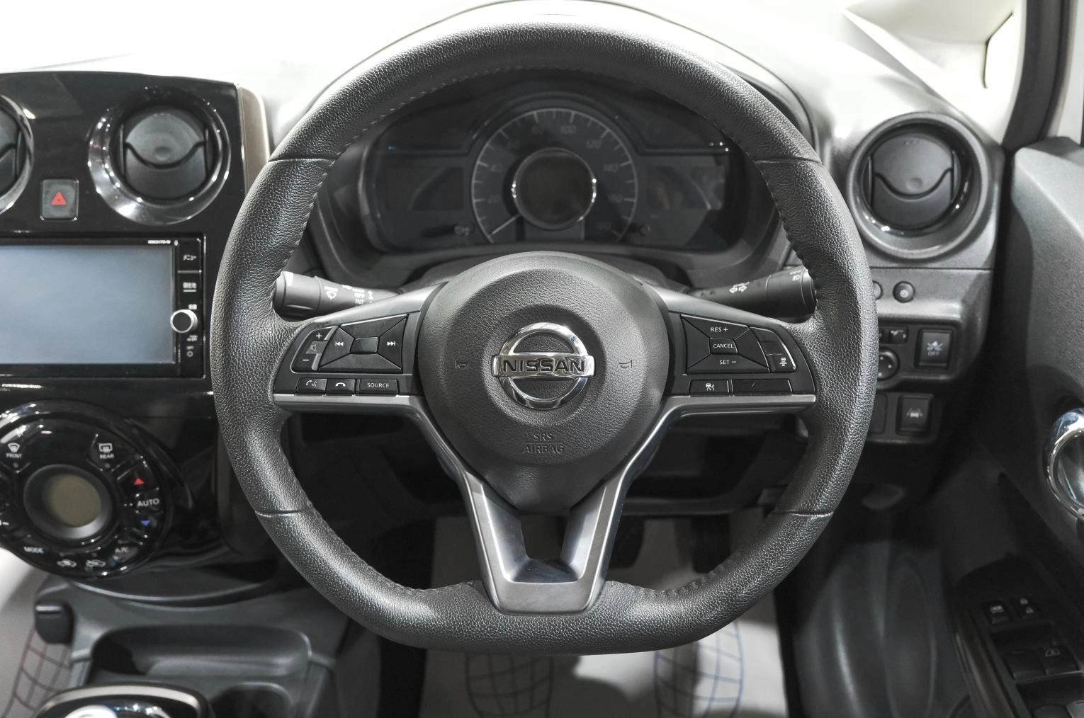 Nissan Note 13 из 26