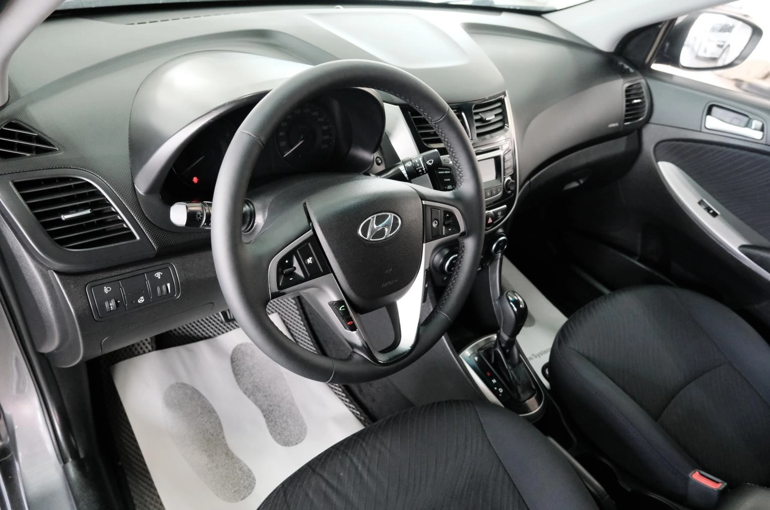 Hyundai Solaris 10 из 25