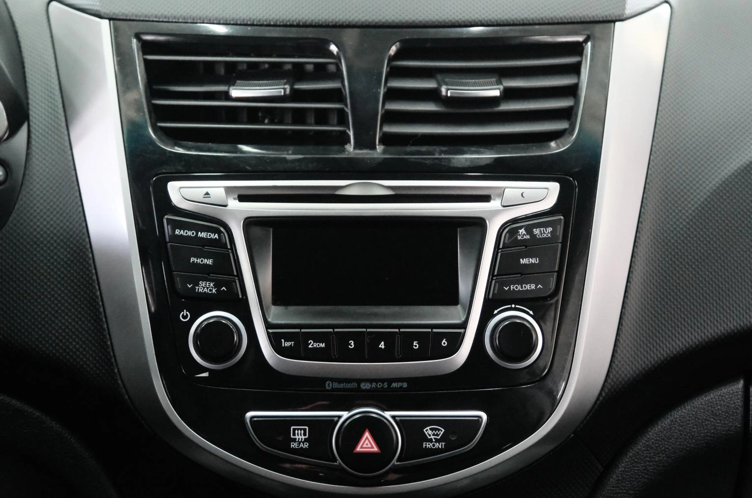 Hyundai Solaris 17 из 25