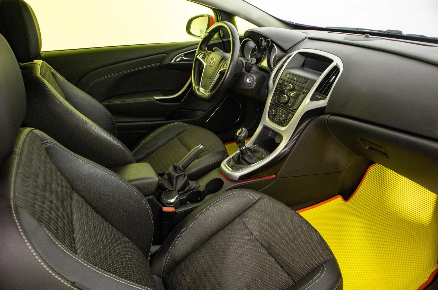 Opel Astra GTC 10 из 23