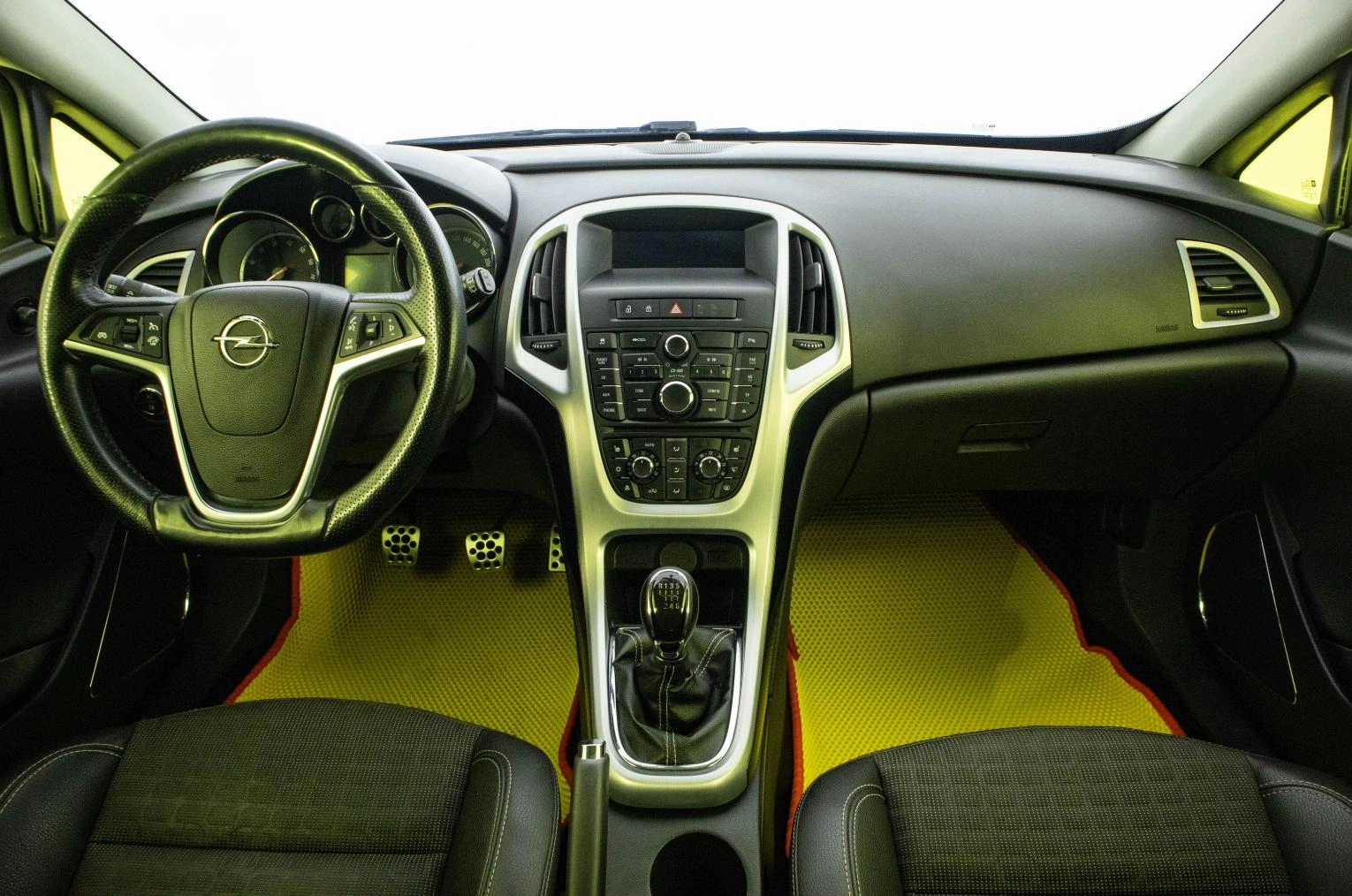 Opel Astra GTC 12 из 23
