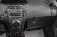 Toyota Yaris 14 из 18