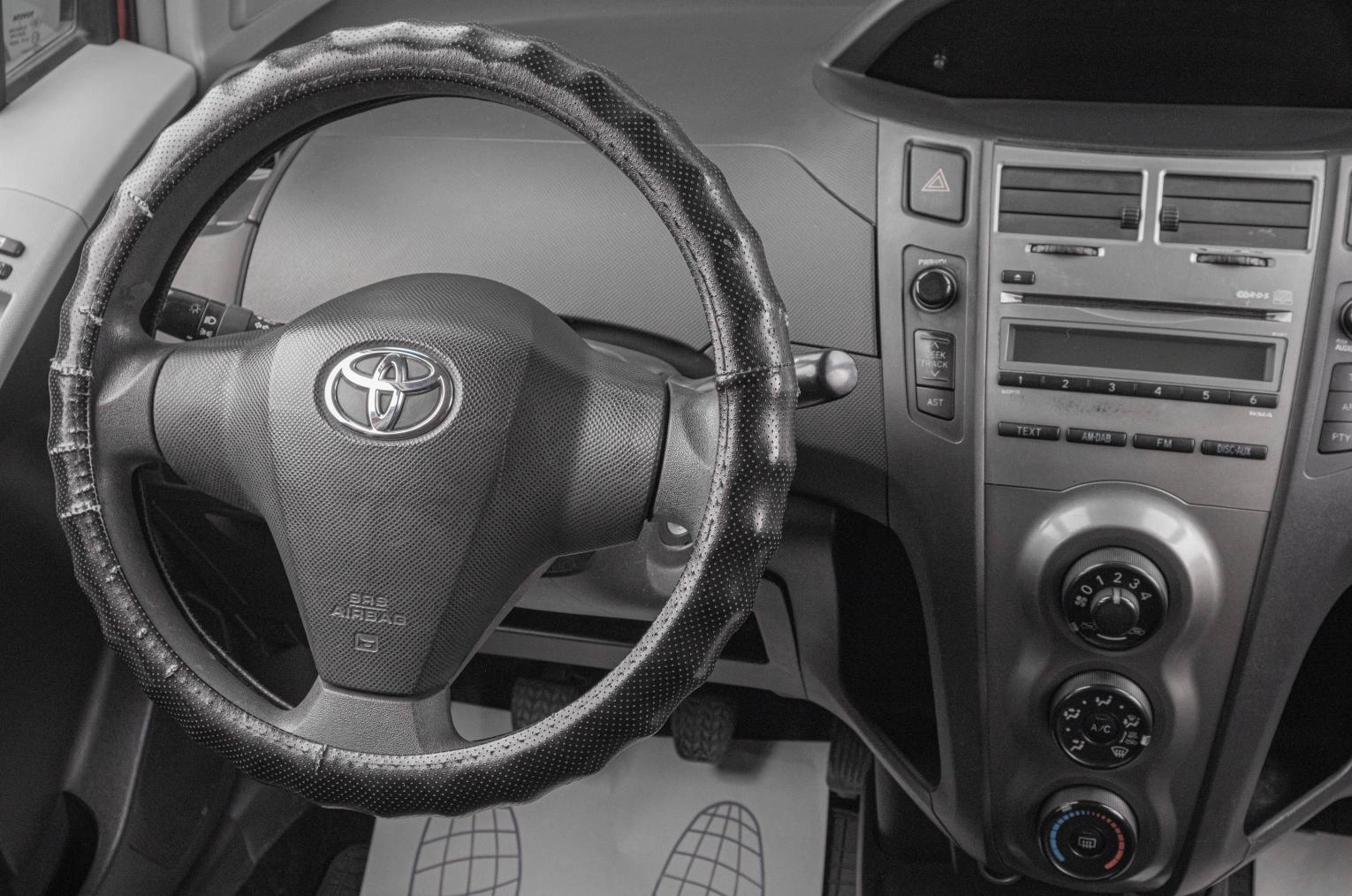Toyota Yaris 15 из 18