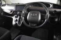 Toyota Sienta 11 из 19