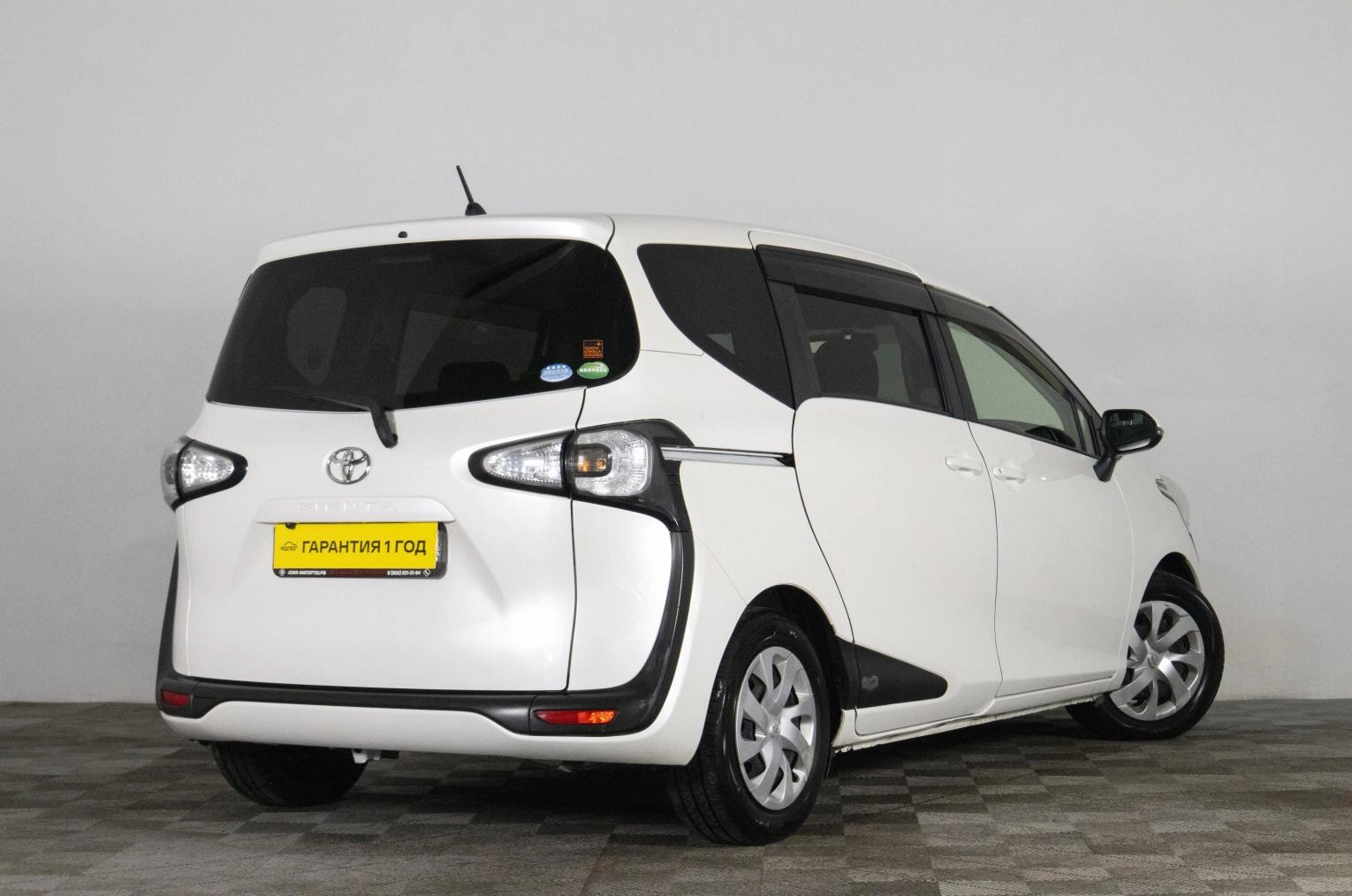 Toyota Sienta 4 из 19