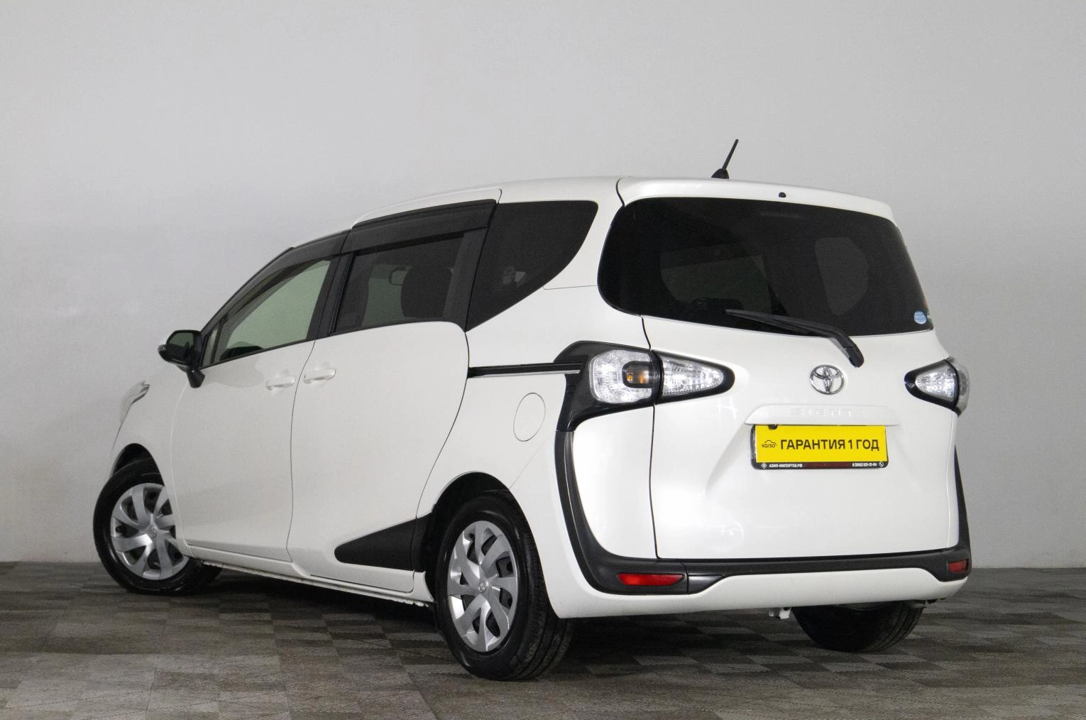 Toyota Sienta 6 из 19