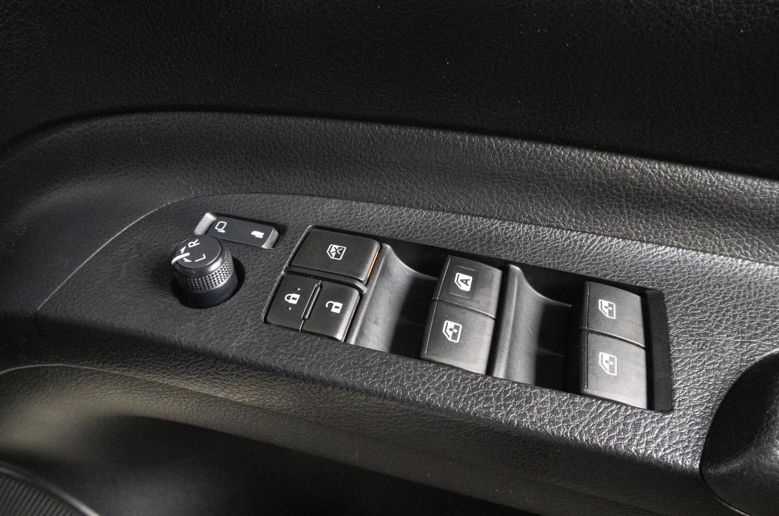Toyota Sienta 7 из 19