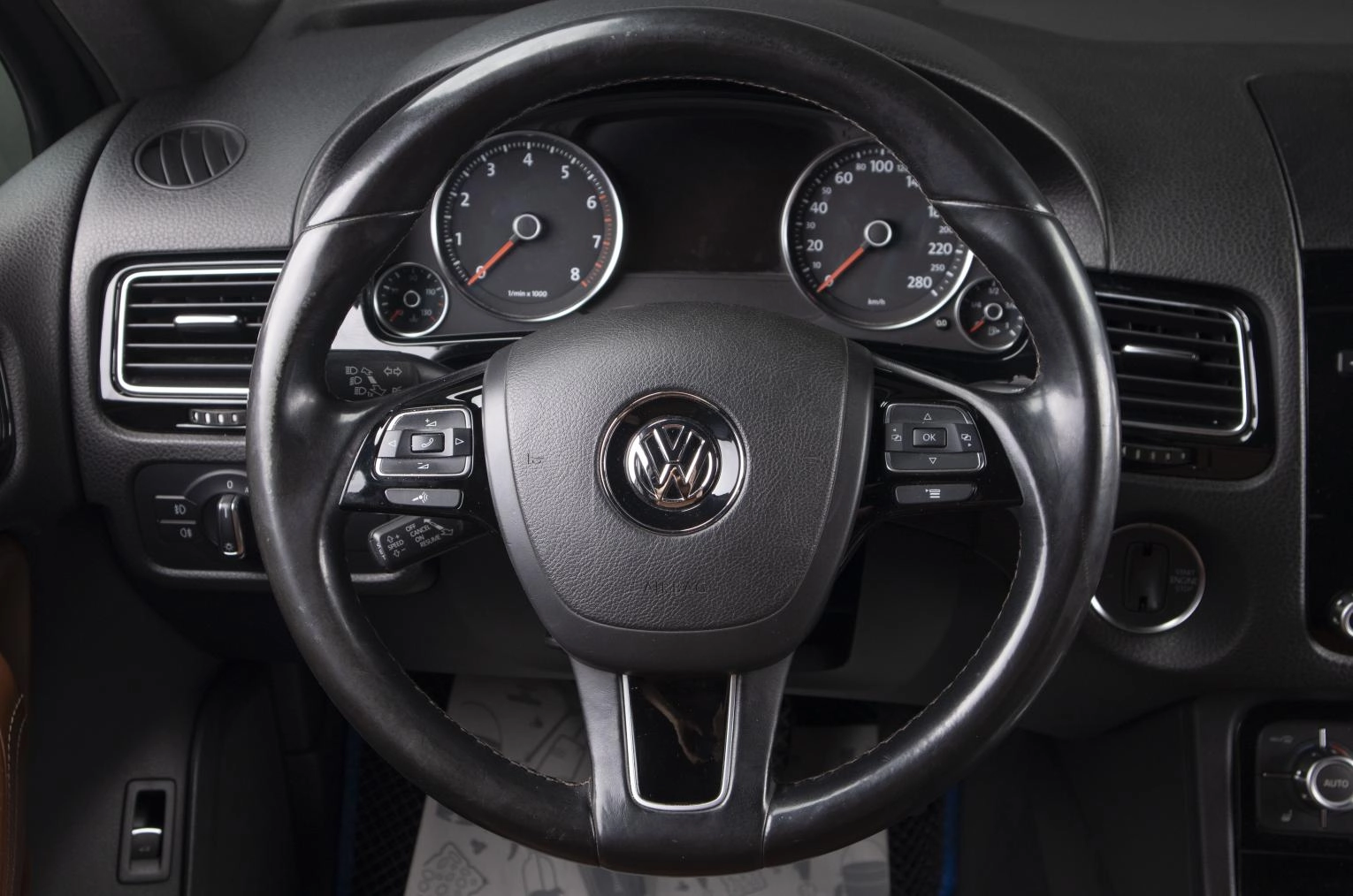 Volkswagen Touareg 8 из 23