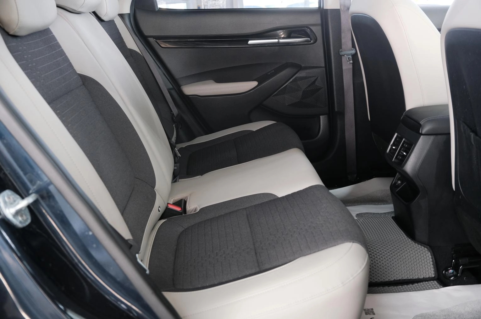 KIA Seltos 25 из 27