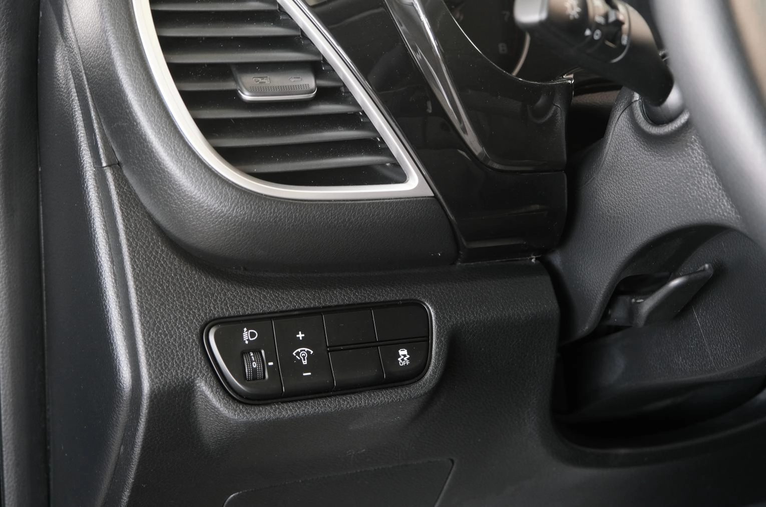 KIA Seltos 9 из 27