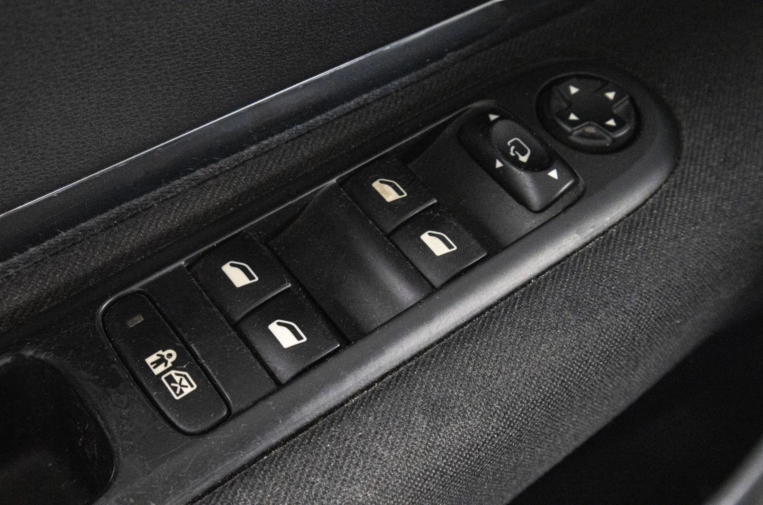 Peugeot 3008 7 из 17