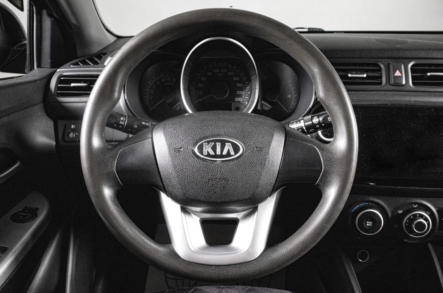 KIA Rio 10 из 16