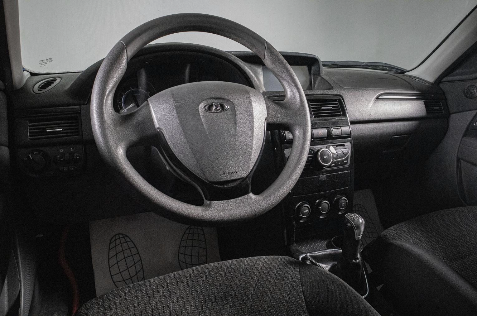 ВАЗ (LADA) Priora 11 из 17