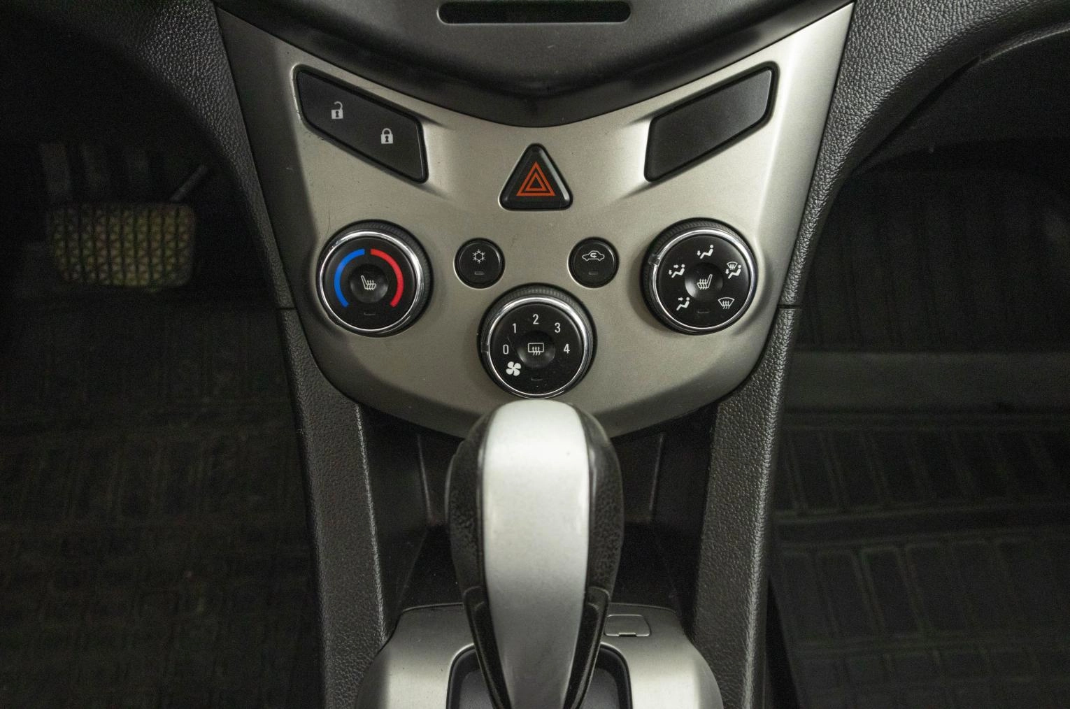 Chevrolet Aveo 15 из 19