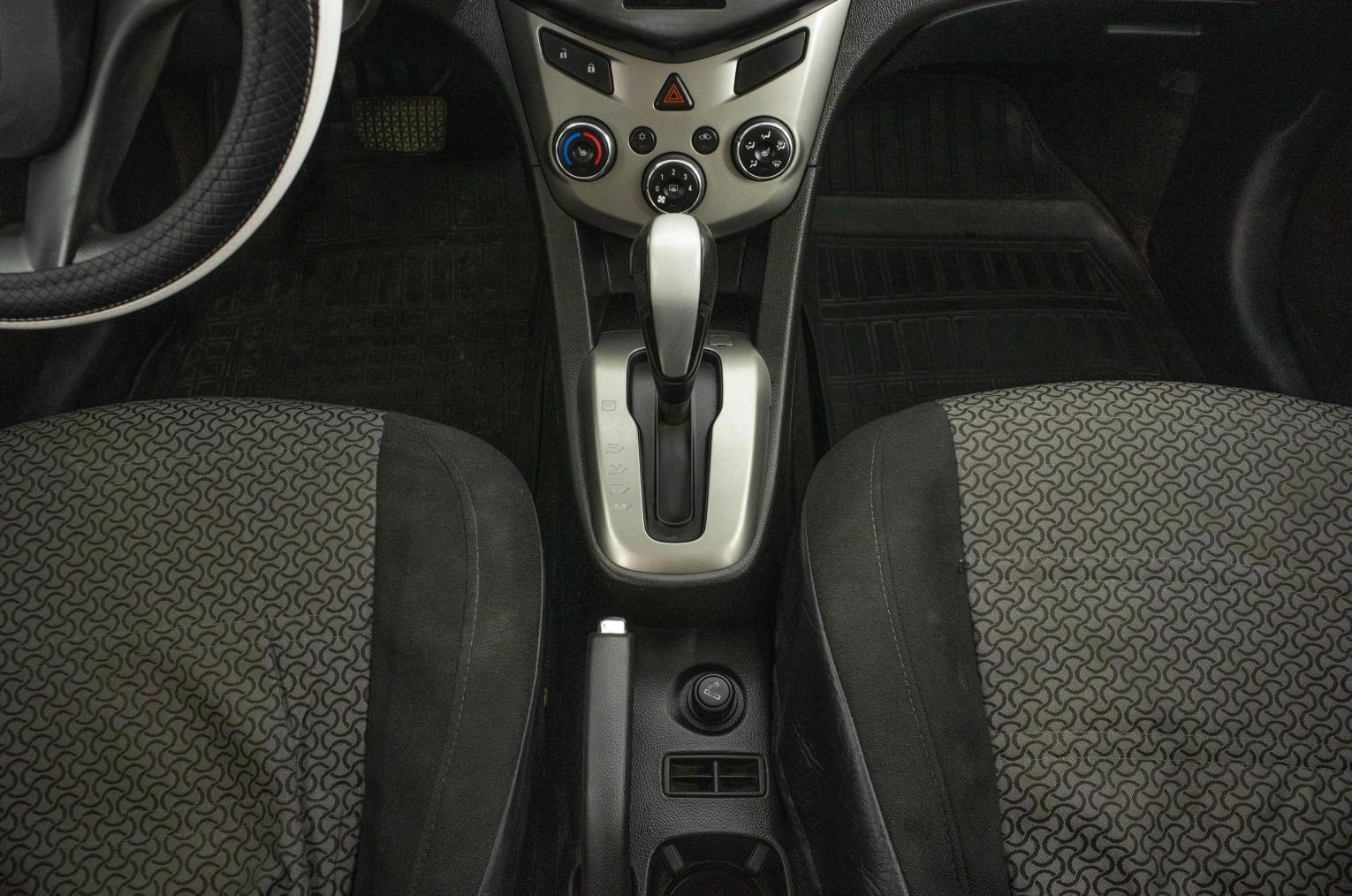 Chevrolet Aveo 16 из 19