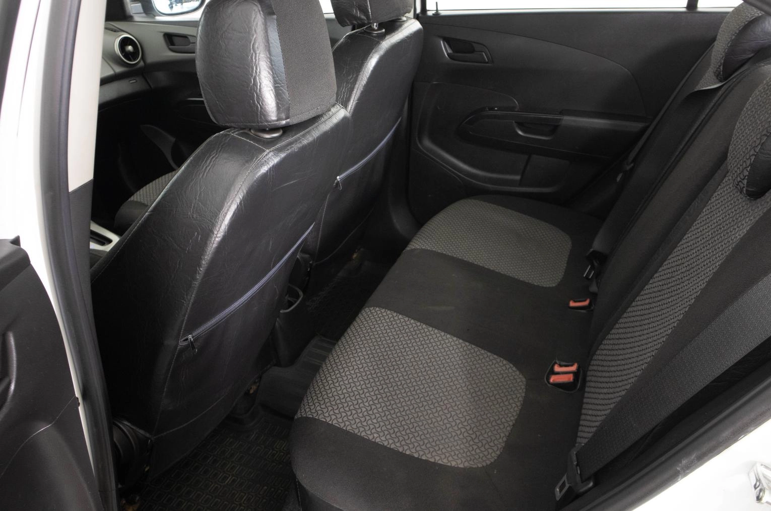 Chevrolet Aveo 8 из 19