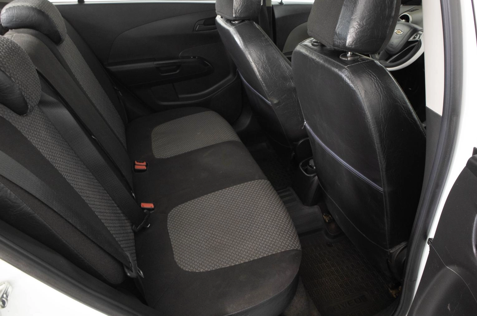 Chevrolet Aveo 9 из 19
