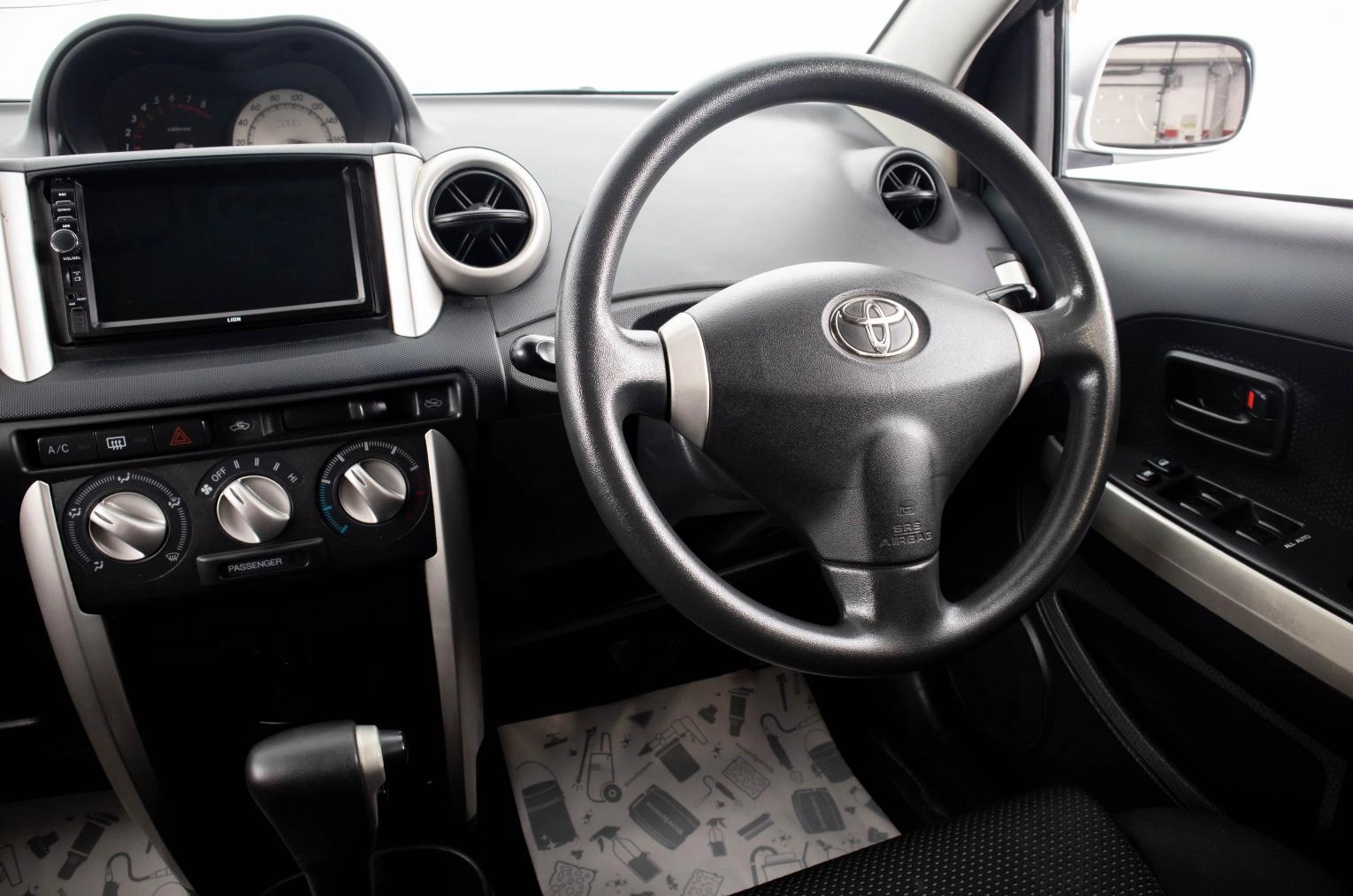 Toyota Ist 14 из 23