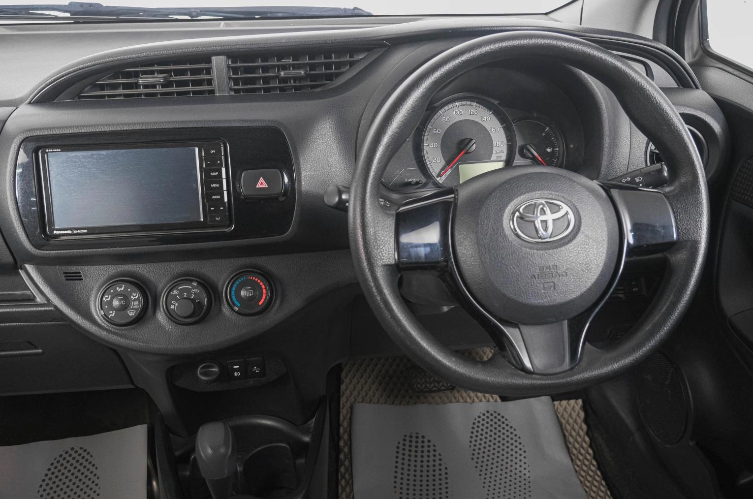 Toyota Vitz 14 из 23