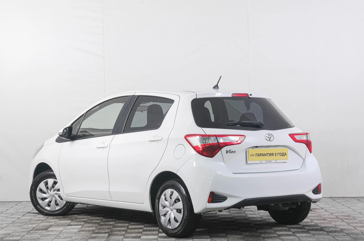 Toyota Vitz 4 из 23