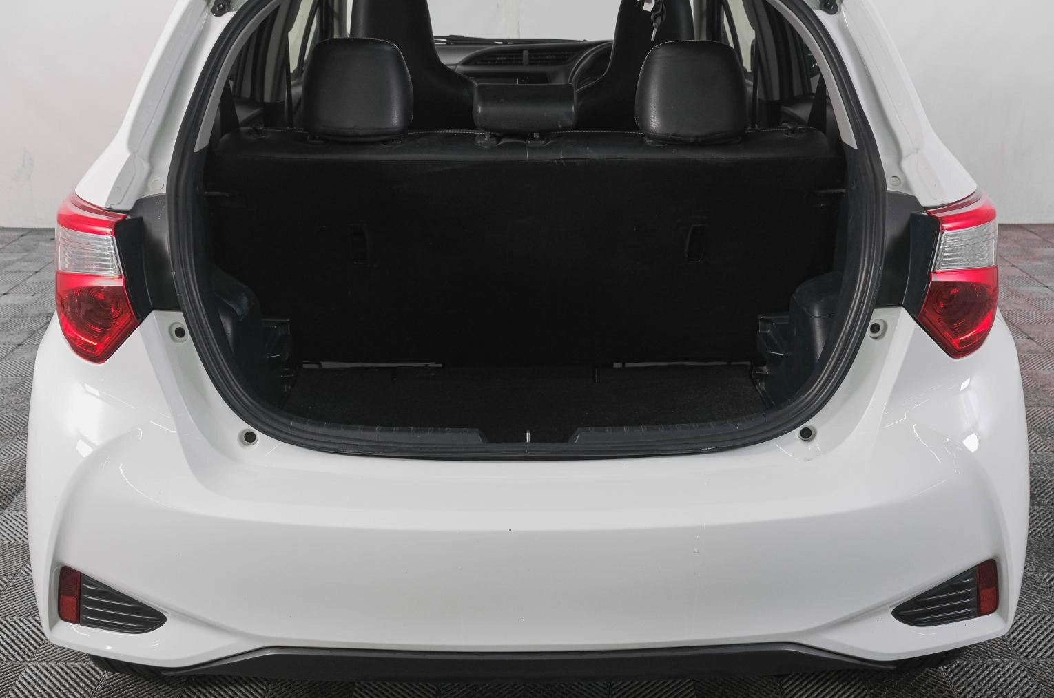 Toyota Vitz 7 из 23