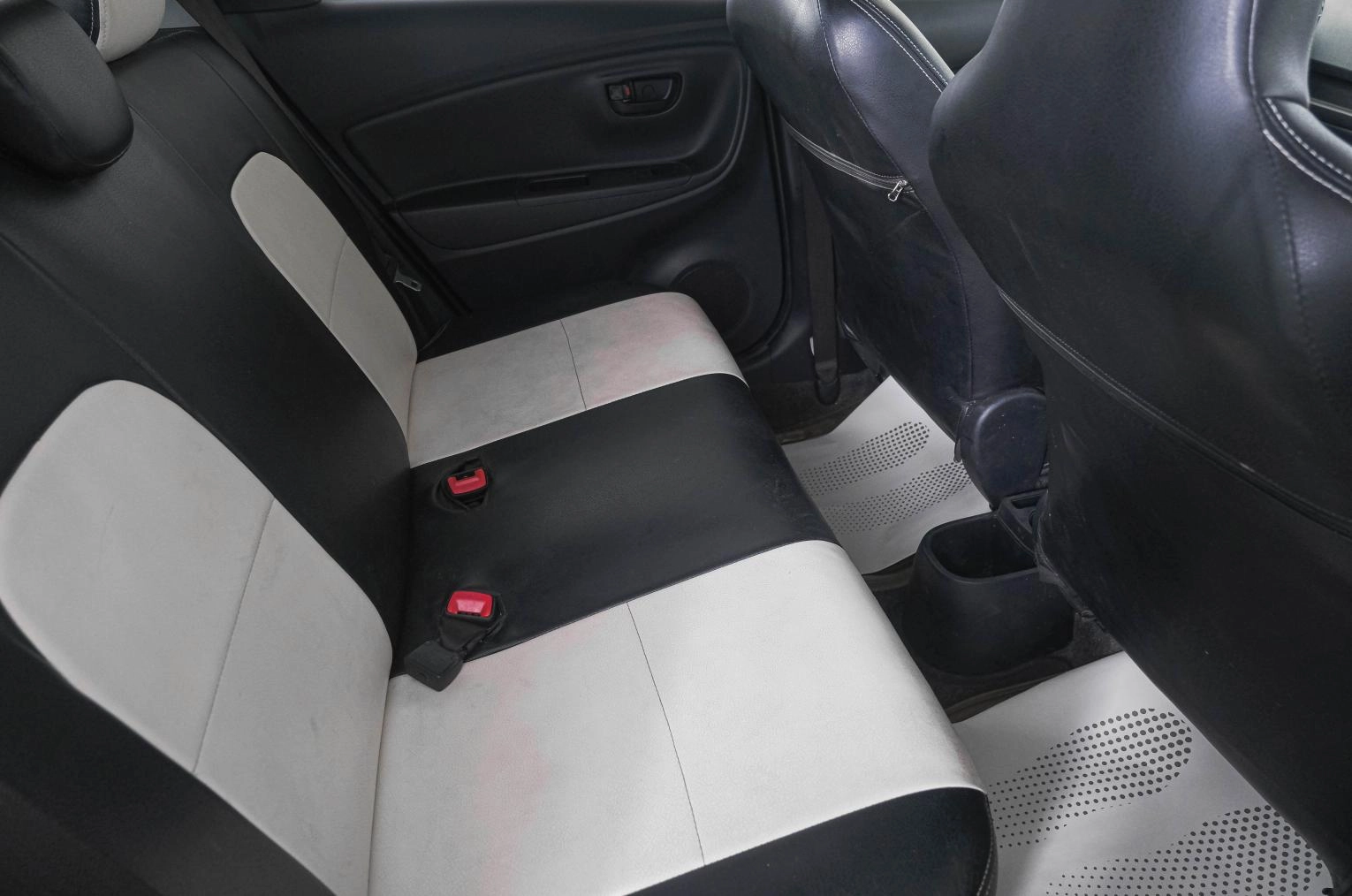 Toyota Vitz 10 из 23
