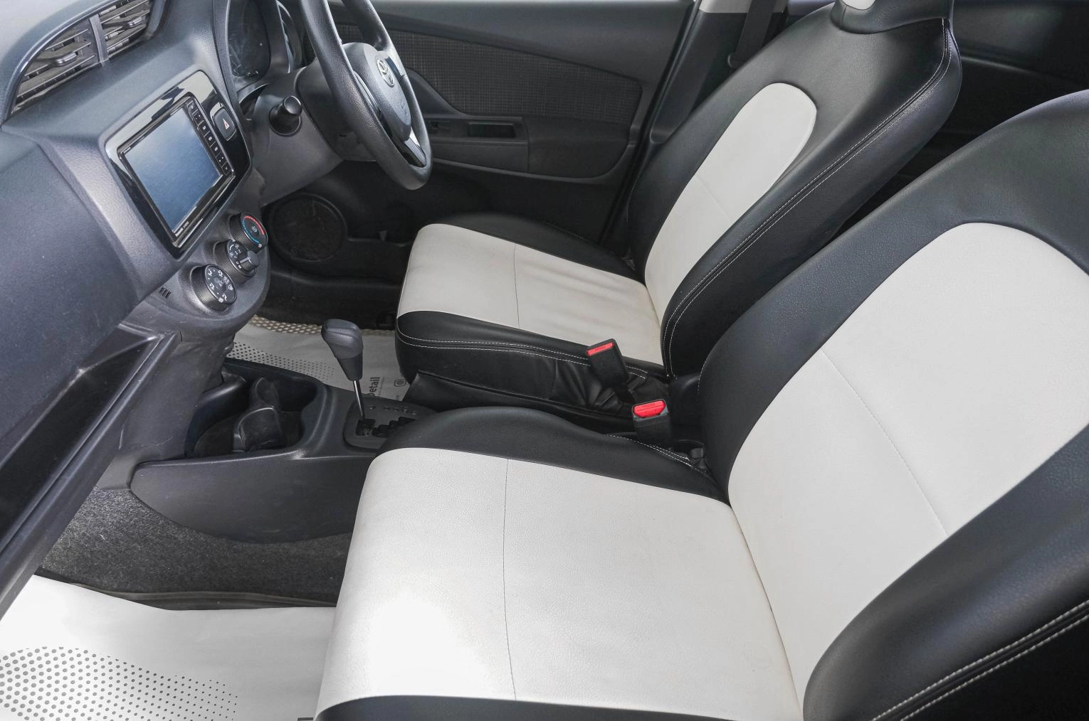 Toyota Vitz 8 из 23